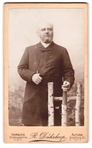 Fotografie R. Dührkoop, Hamburg, Ferdinandstr. 43, Portrait älterer Mann im Anzug mit Vollbart