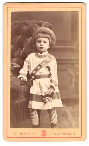 Fotografie C. Brion, Marseille, Rue St. Ferreol 73, Portrait Mädchen im Kleid mit Sommerhut