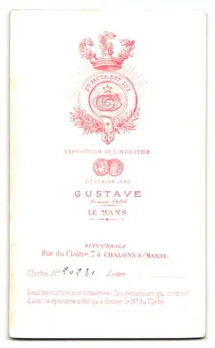 Fotografie Gustave, Le Mans, Portrait kleiner Junge im Anzug