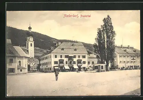 AK Niederdorf i. Pustertal, Strassenpartie mit Blick auf Kirchturm