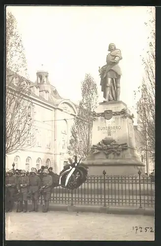 Foto-AK Bern, Bubenberg-Denkmal mit Soldaten in Uniform