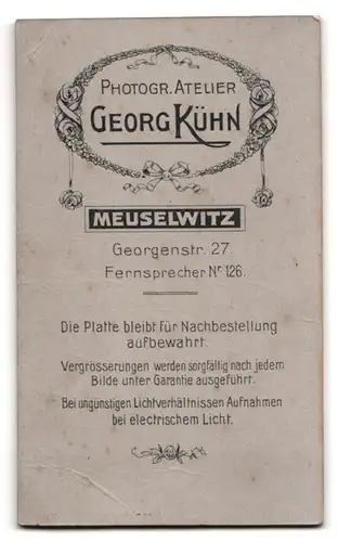 Fotografie Georg Kühn, Meuselwitz, Georgenstrasse 27, Portrait Mann mit Schnurrbart im eleganten Anzug