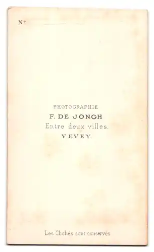 Fotografie F. de Jongh, Vevey, Portrait ältere Dame im Kleid mit Kopfschmuck