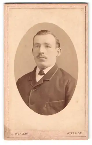 Fotografie H. Mehlert, Itzehoe, Breitestr. 14, Portrait Mann im Anzug mit Schlips