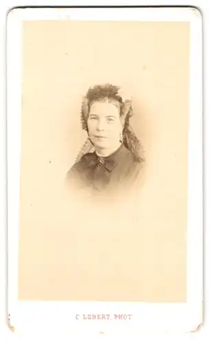 Fotografie C. Lebert, Paris, 21, Rue de Sèvres, Portrait bürgerliche Dame mit Haube
