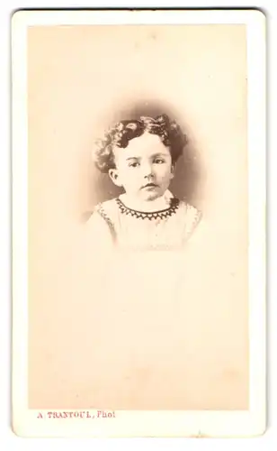 Fotografie A. Trantoul, Toulouse, 15, Rue Lafayette, 15, Portrait Kind mit Locken in hübscher Kleidung