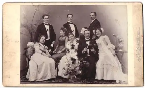 Fotografie Rob. Scholz, Görlitz, Bismarckstr. 9, Portrait Hochzeitsgesellschaft mit Frau von Pannewitz, von Gräwenitz