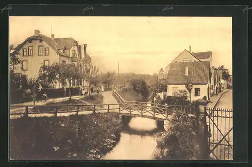 AK Rinteln, Strassenpartie am Wall mit Brücke