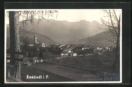 AK Radstadt, Ortsansicht mit Kirche und Feldern