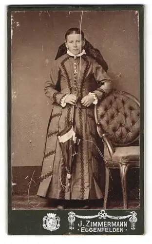 Fotografie J. Zimmermann, Eggenfelden, Oettingerstrasse 4, Portrait junge Dame in zeitgenössischer Kleidung