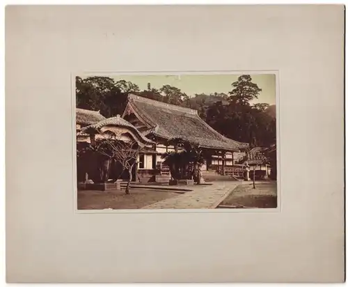 Fotografie unbekannter Fotograf, Ansicht Japan, Blick auf ein Teehaus