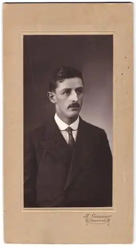 Fotografie A. Gossauer, Rapperswil, Portrait Herr im dunklen Anzug mit Moustache