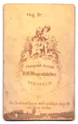 Fotografie V. M. Wagenhäuser, Hersfeld, Portrait Musiker Soldat in Uniform mit Schwalbennest