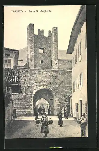 AK Trento, Porta S. Margherita, kleine Trägerin