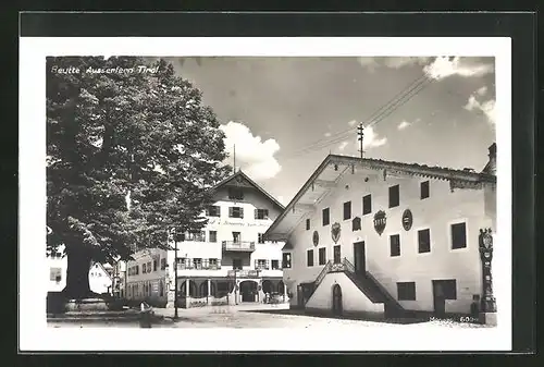 AK Reutte Ausserfern, Gasthof & Brauerei zum Hirsch