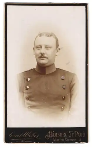 Fotografie Carl Weber, Hamburg, Marienstr. 41, Portrait Soldat in Chevaulegers Uniform