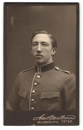 Fotografie Axel Caulborn, Ystad, Gellbergs Eftr., Portrait Soldat Lögstehl in Uniform