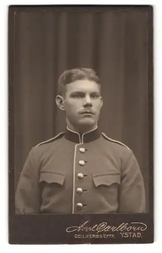 Fotografie Axel Caulborn, Ystad, Gellbergs Eftr., Portrait Soldat Andersson in Uniform
