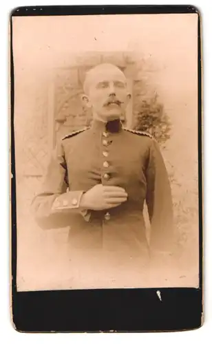 Fotografie Fotograf und Ort unbekannt, Portrait Einjährig-Freiwilliger Leopold Simons in Uniform