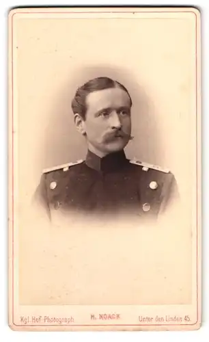 Fotografie H. Noack, Berlin, Unter den Linden 45, Portrait Chevaulegers in Uniform mit Walrossbart