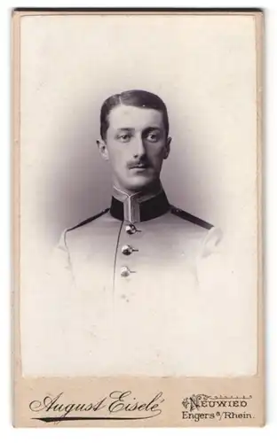 Fotografie August Eisele, Neuwied, Rheinstr. 45, Portrait Uffz. in Uniform mit Oberlippenbart