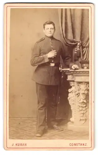 Fotografie J. Kuban, Constanz, Paulsstr. 310, Portrait junger Soldat in Uniform Rgt. 74 mit Bajonett