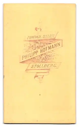 Fotografie Philipp Hofmann, Stollberg, Portrait junge Dame mit Halskette & Kreuz-Anhänger