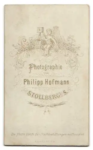 Fotografie Philipp Hofmann, Stollberg, junge beleibte Dame mit Halskette & Kreuz-Anhänger