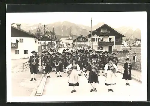 AK Seefeld, Strassenzug der Musikkapelle