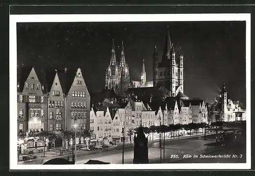 AK Köln, Ortsansicht im Scheinwerferlicht, Blick zum Dom