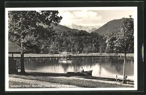 AK Mettenham / Obb., Strandbad Zeller See mit Kaisergebirge