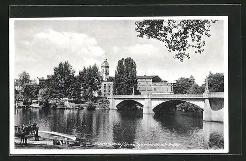 AK Fürstenwalde / Spree, Spreebrücke mit Hafen