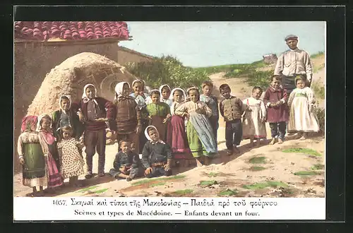 AK Macédoine, Enfants devant un four