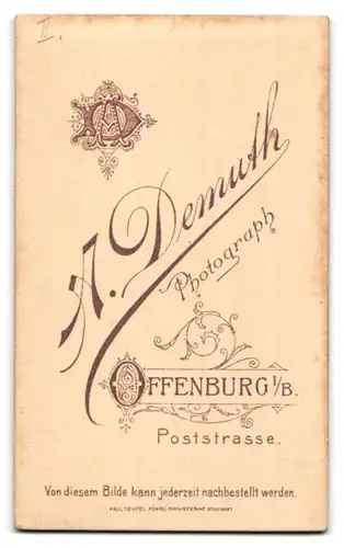 Fotografie A. Demuth, Offenburg i. B., Poststr., Portrait süsses Mädchen im Kinderstuhl