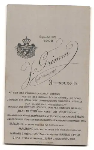 Fotografie J. Grimm, Offenburg i. B., Portrait junger charmanter Mann mit Schnurrbart