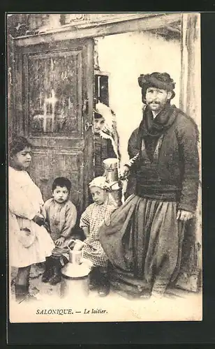 AK Salonique, le laitier, griechischer Milchbauer mit Familie