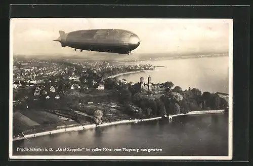 AK Friedrichshafen i. B., Graf Zeppelin in voller Fahrt, Flugzeugaufnahme