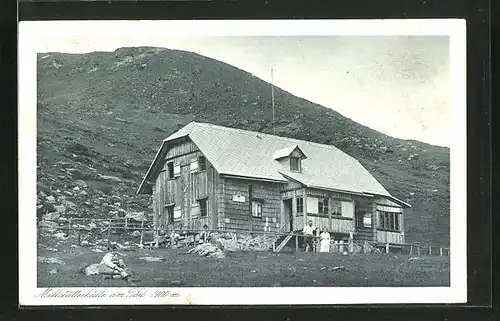 AK Millstätterhütte, Inhaber mit Gästen auf der Terrasse