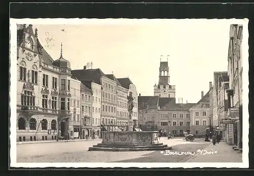 AK Braunau am Inn, Stadtplatz mit Brunnen