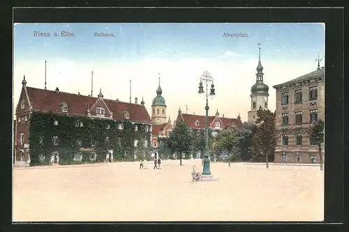 AK Riesa a. Elbe, Albertplatz mit Rathaus