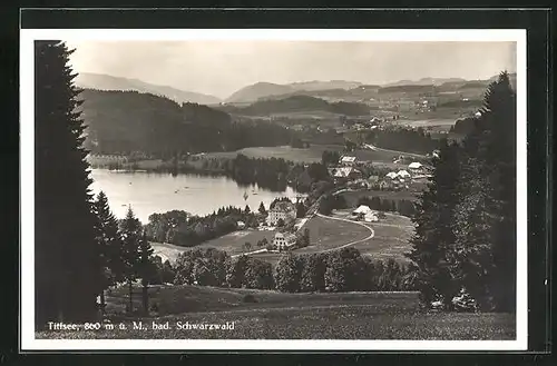 AK Titisee / Schwarzwald, Ortsansicht aus der Vogelschau