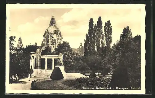 AK Hannover, Rathaus mit v. Bennigsen Denkmal