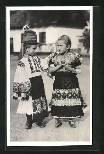 AK Mezökövesd, Kinder in ungarischer Volkstracht