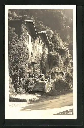 AK Rattenberg, Haus am Fusse eines Berges