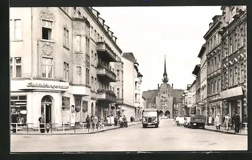 AK Nauen, Berliner Strasse mit Bekleidungshaus