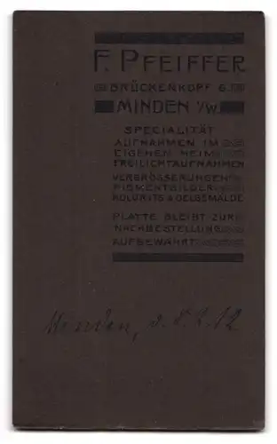 Fotografie F. Pfeiffer, Minden i. W., Brückenkopf 6, Portrait junge Frau im Jugendstilkleid