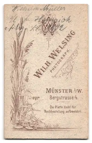 Fotografie W. Welsing, Münster i. W., Bergstr. 4, Portrait Wilhelm Müller im Anzug mit zwicker Brille