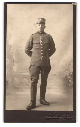 Fotografie S. M. Marcus, Ystad, Portrait junger Soldat Nilsson in Uniform Rgt. 7