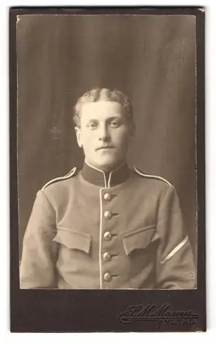 Fotografie S. M. Marcus, Ystad, Portrait Soldat Gelind in Uniform mit Locken