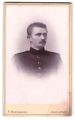 Fotografie F. Bergmann, Ingolstadt, Theresienstr. 329, Portrait Soldat in Uniform mit Moustache
